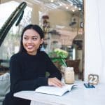 Memiliki kulit bercahaya berkat perawatan kulit