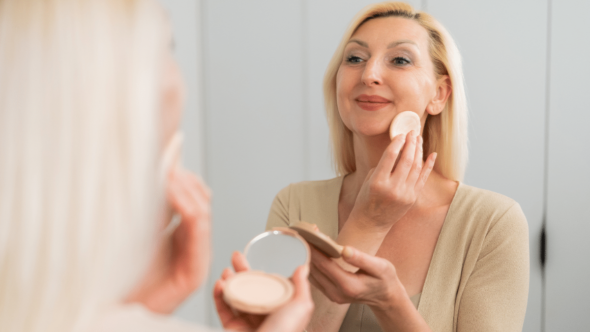 Bedak Padat untuk Wanita Usia 40 Tahun