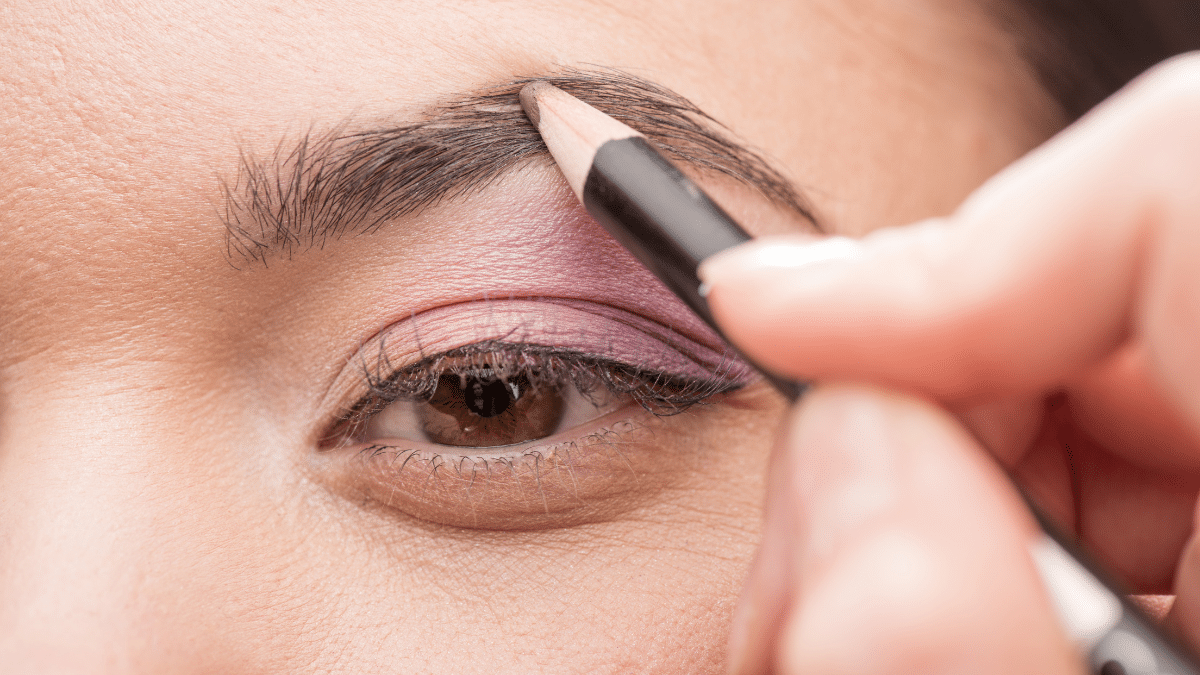 Tips Makeup Alis untuk Pemula: Menentukan Patokan Bentuk yang Tepat