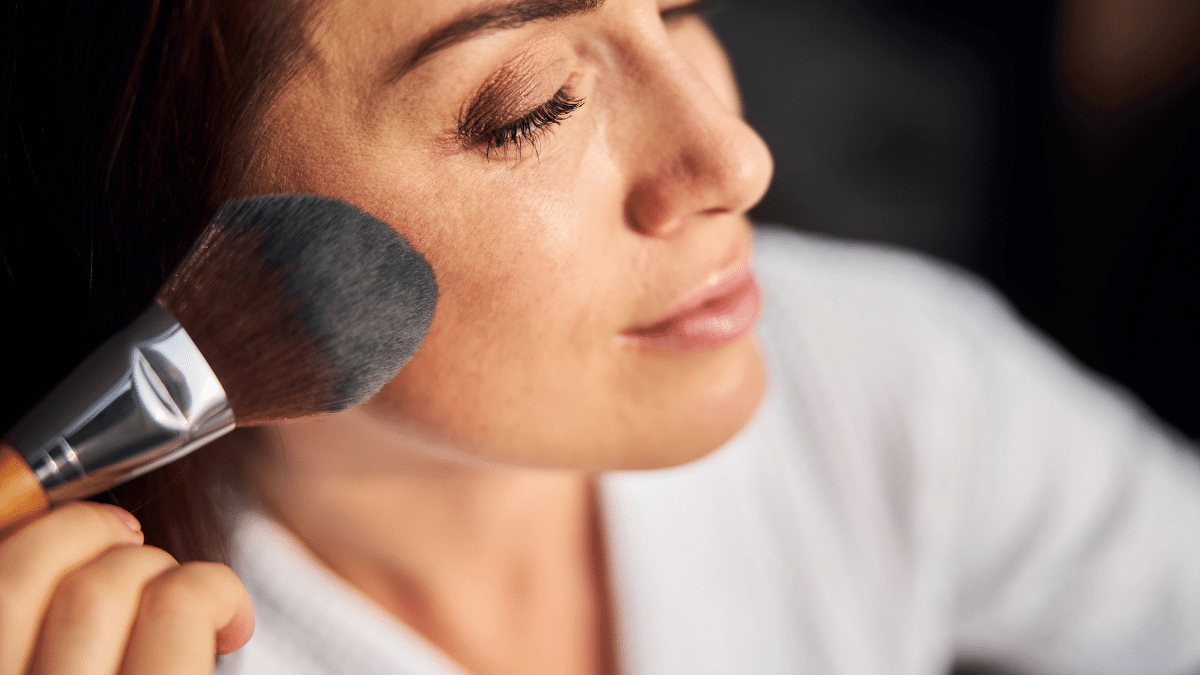 Bedak padat untuk hasil yang sempurna sepanjang hari