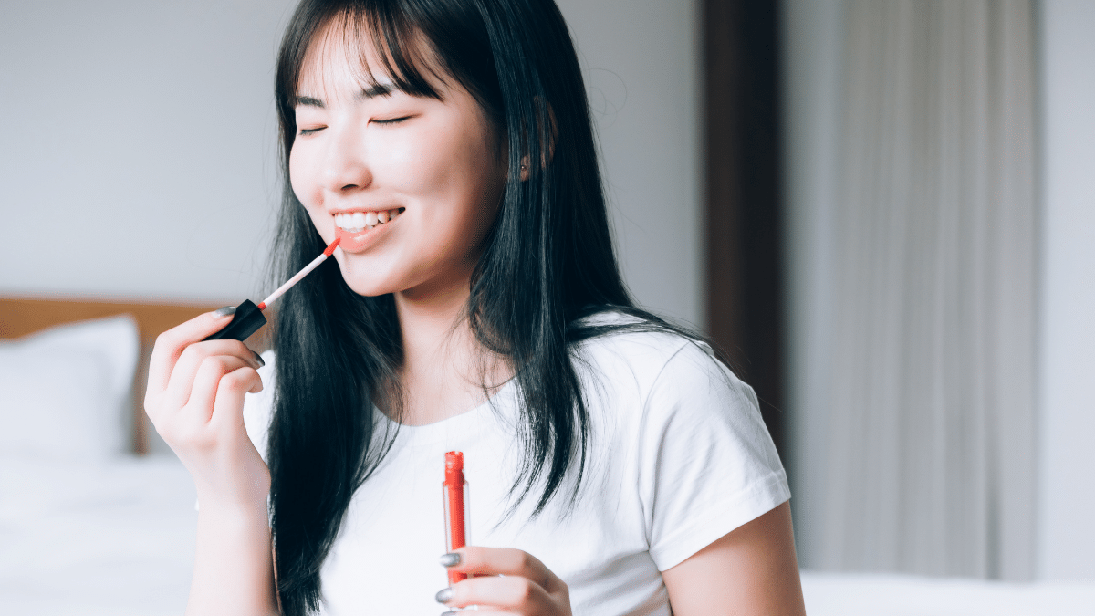 Lipstik pelembap dan tahan lama