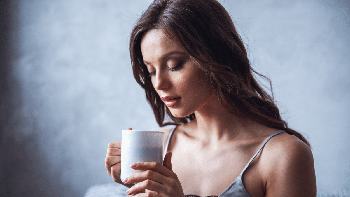 Minuman yang sebaiknya dikonsumsi sebelum tidur untuk membakar lemak