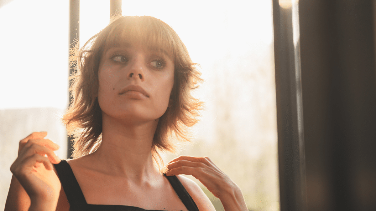 Potongan rambut Shaggy berlapis pendek untuk rambut halus